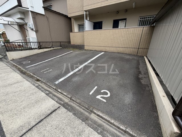 22/30 駐車場