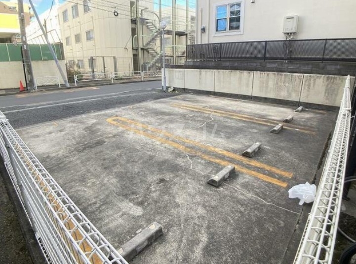 14/17 駐車場