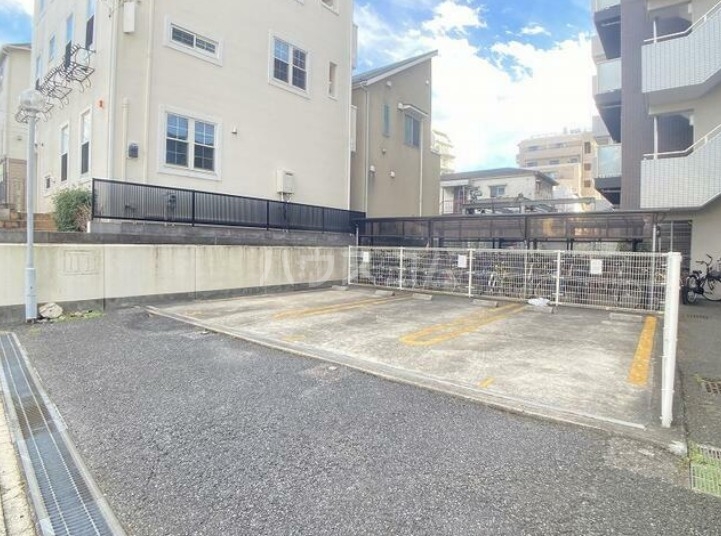 15/17 駐車場