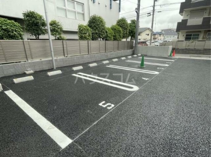 21/28 駐車場