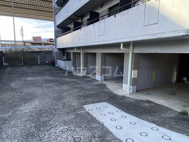 18/20 駐車場