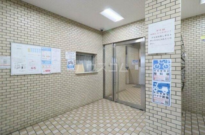 23/30 エントランス