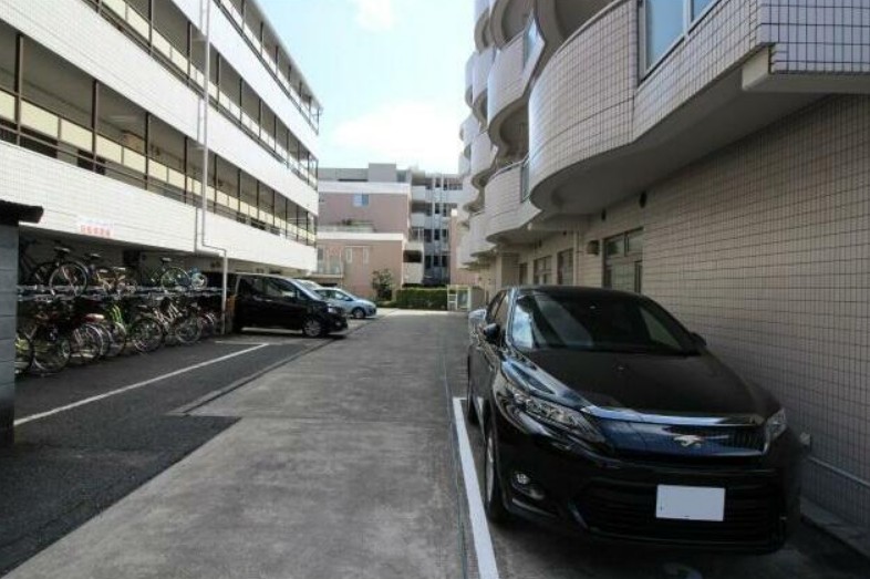 26/27 駐車場