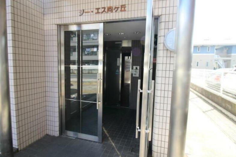 25/27 エントランス