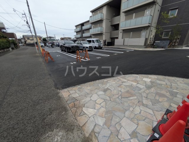 27/30 駐車場
