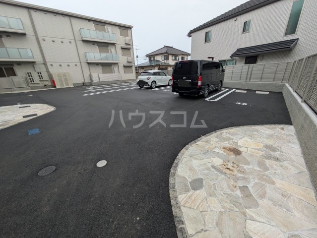 28/30 駐車場