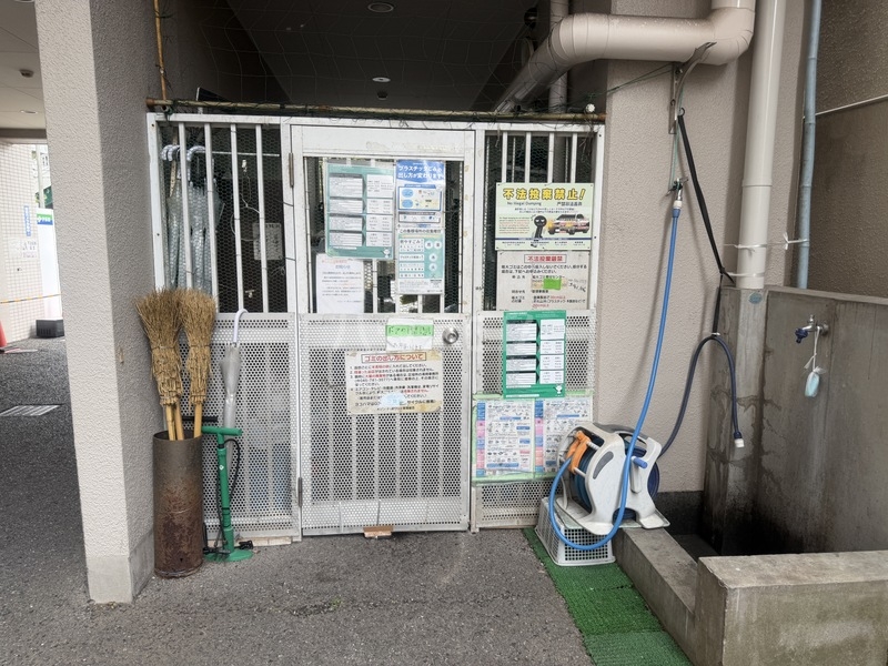 22/30 エントランス