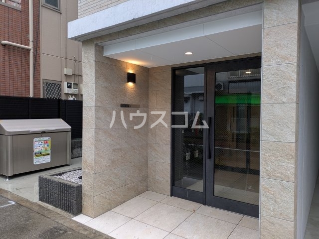 28/30 エントランス