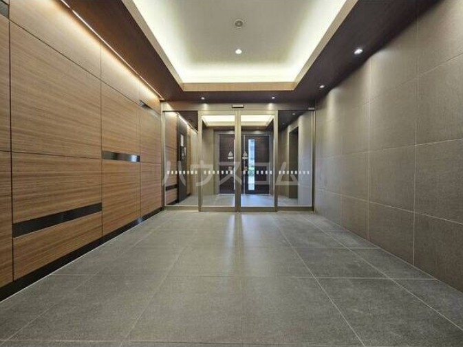 21/26 エントランス