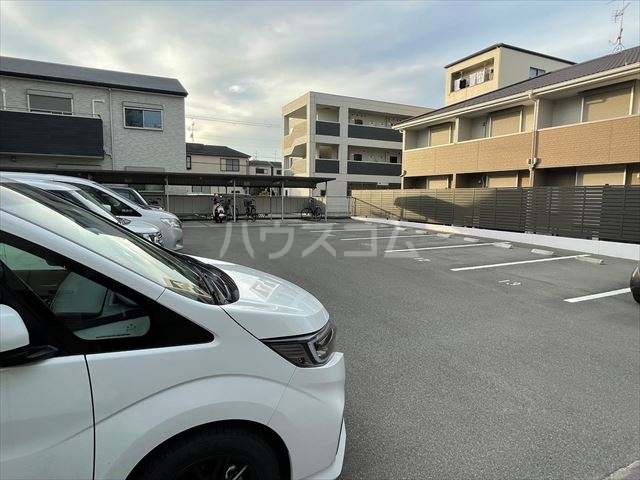 28/30 駐車場