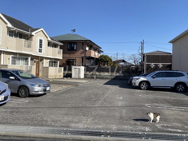 16/23 駐車場