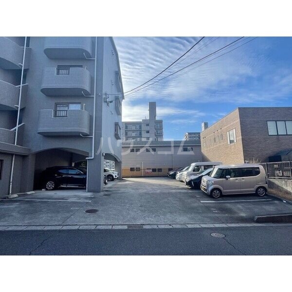 17/27 駐車場