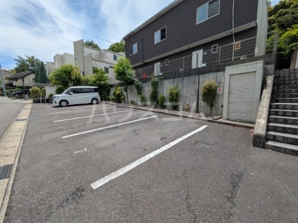 27/30 駐車場