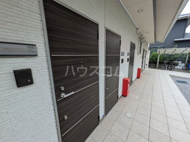 28/30 エントランス