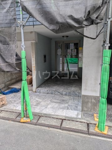 16/20 エントランス