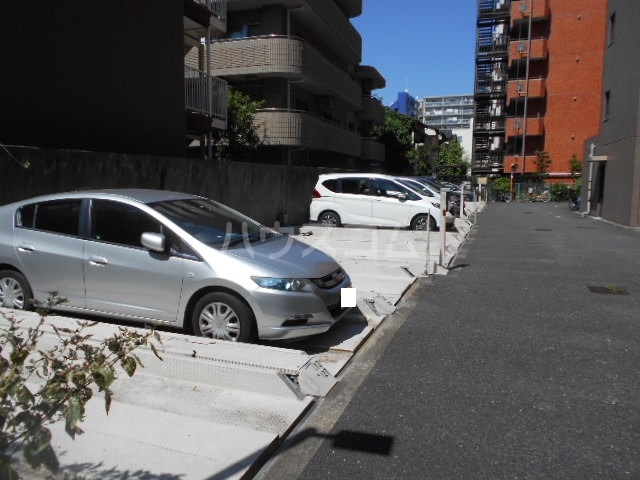 28/30 駐車場