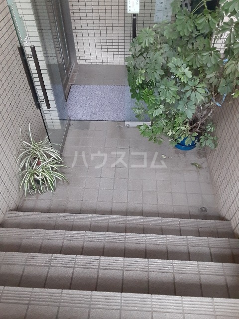 19/26 エントランス