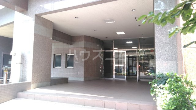 18/28 エントランス