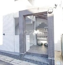 22/30 エントランス