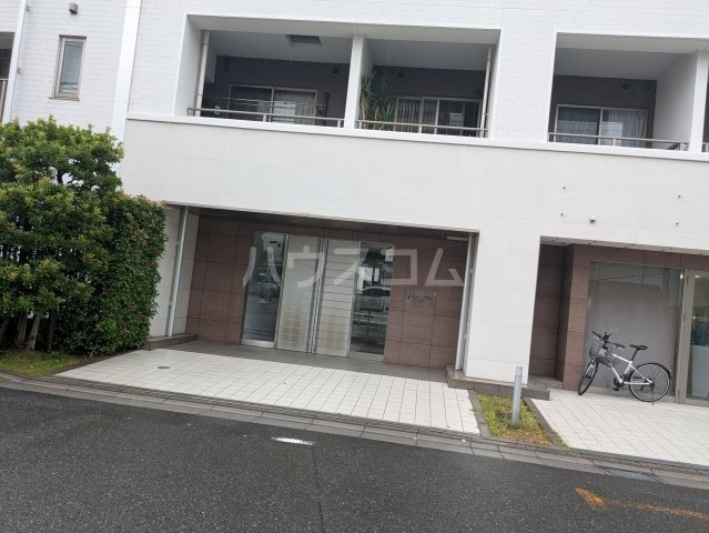 2/4 エントランス