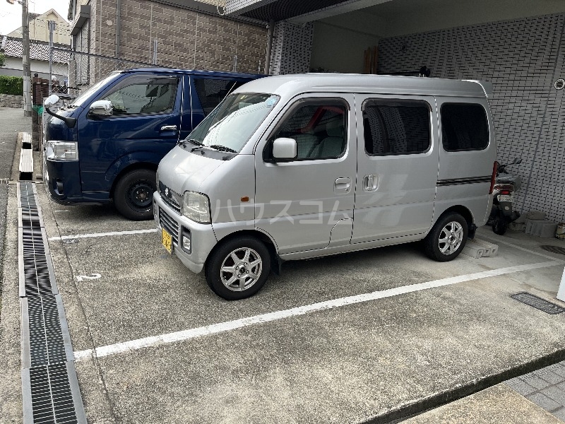 27/30 駐車場