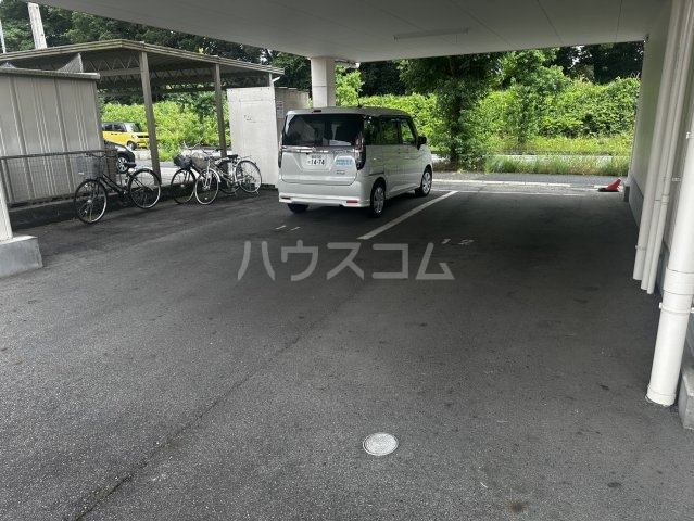 18/28 駐車場