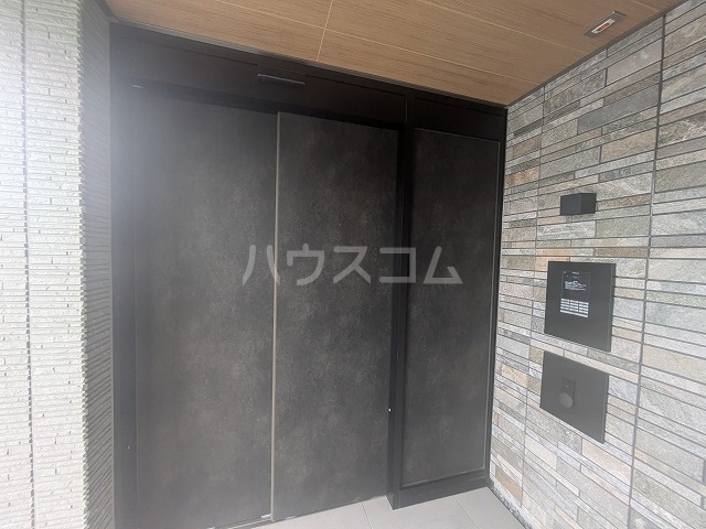 28/30 エントランス