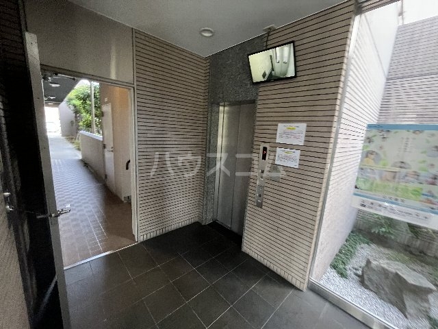 23/30 エントランス