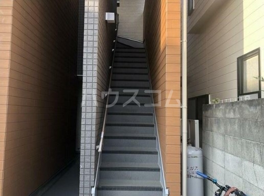 2/4 エントランス