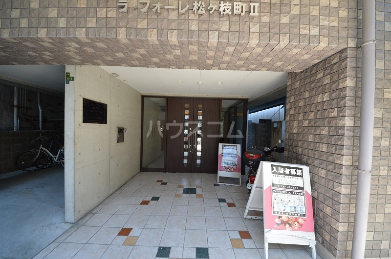 28/30 エントランス