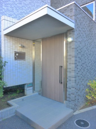 16/25 エントランス