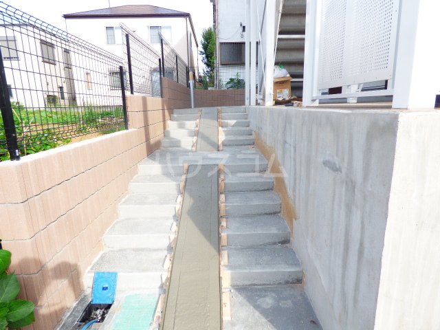 21/30 エントランス