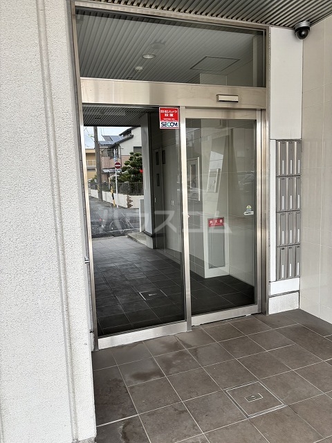 5/5 エントランス