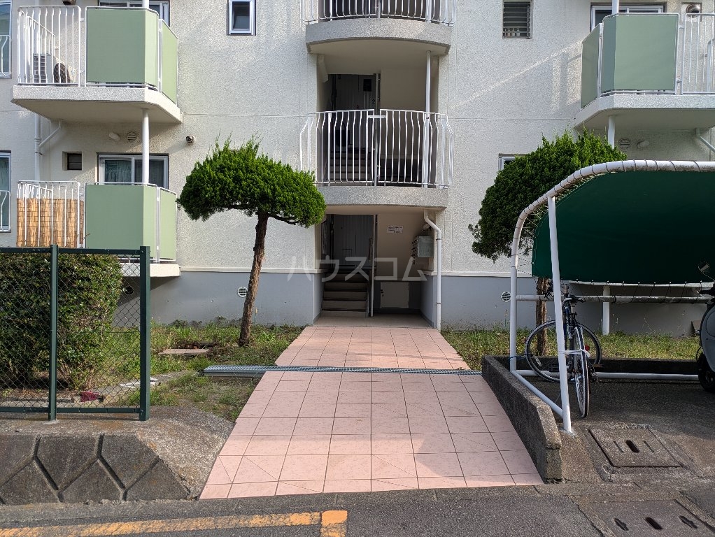 24/26 エントランス