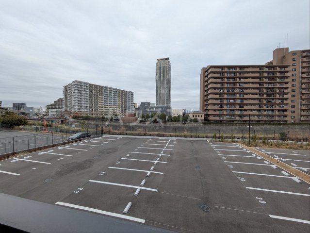 23/30 駐車場