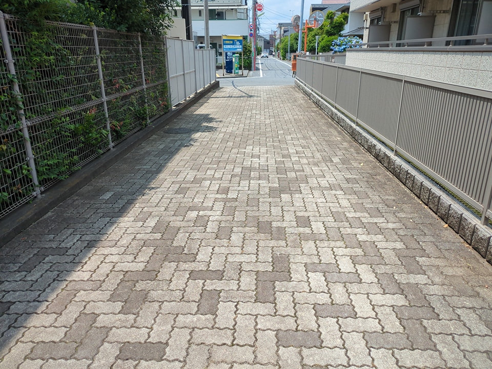 26/30 エントランス