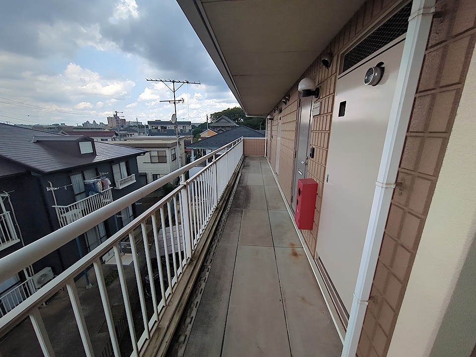25/30 エントランス