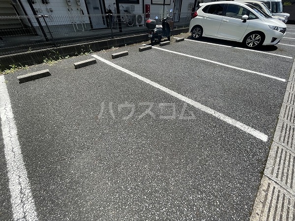 2/3 駐車場