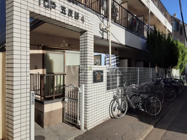 27/30 エントランス
