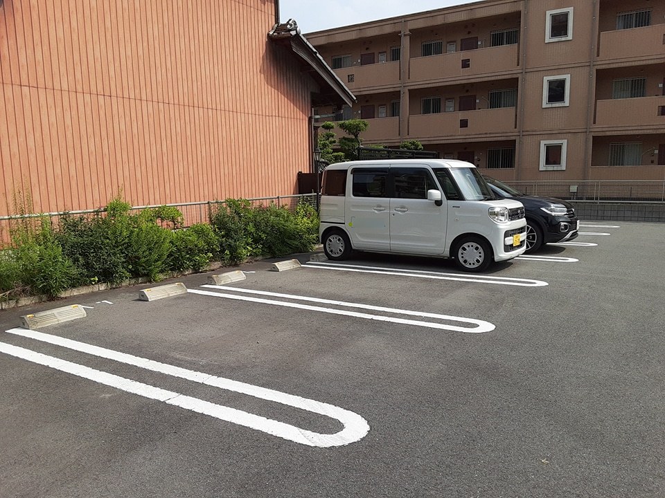 28/30 駐車場