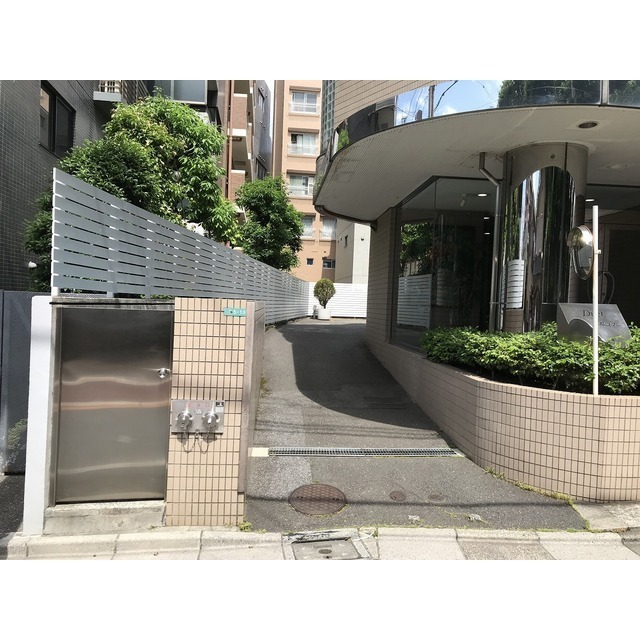 15/23 エントランス