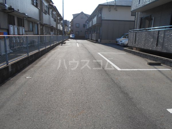 27/30 駐車場