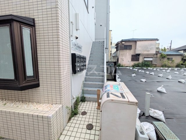 21/25 エントランス