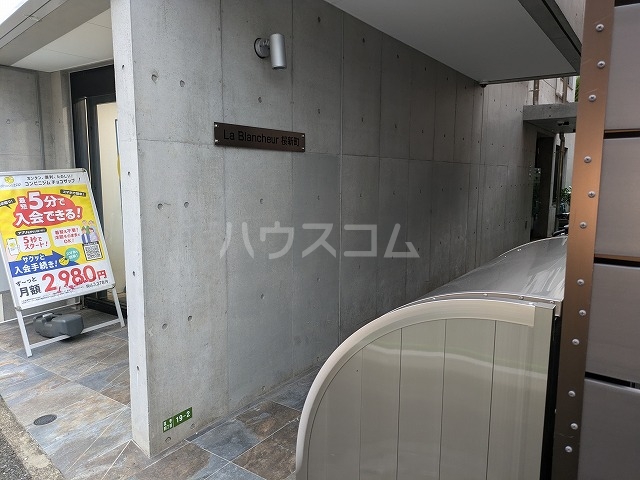 23/30 エントランス