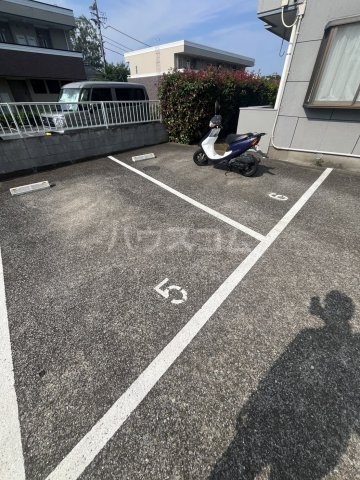25/28 駐車場