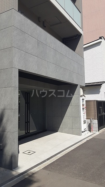 25/27 エントランス