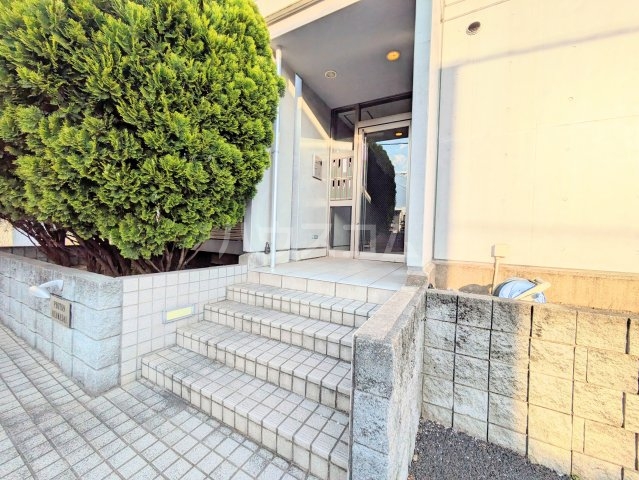 21/30 エントランス