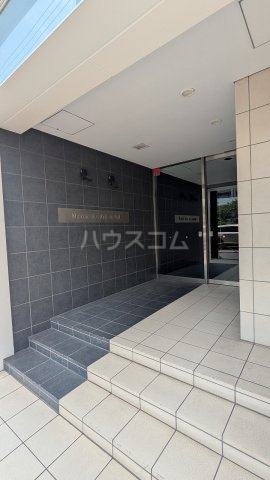 21/30 エントランス