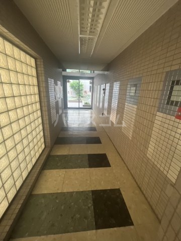 28/30 エントランス