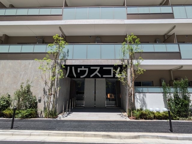 28/30 エントランス